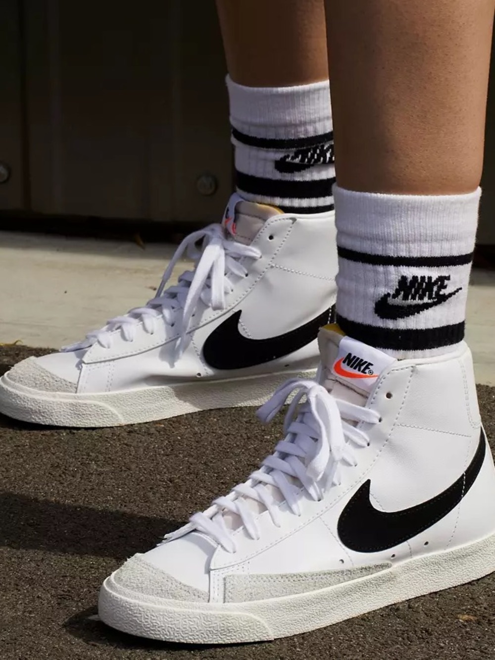 Nike Women's Blazer Mid 77 Shoes